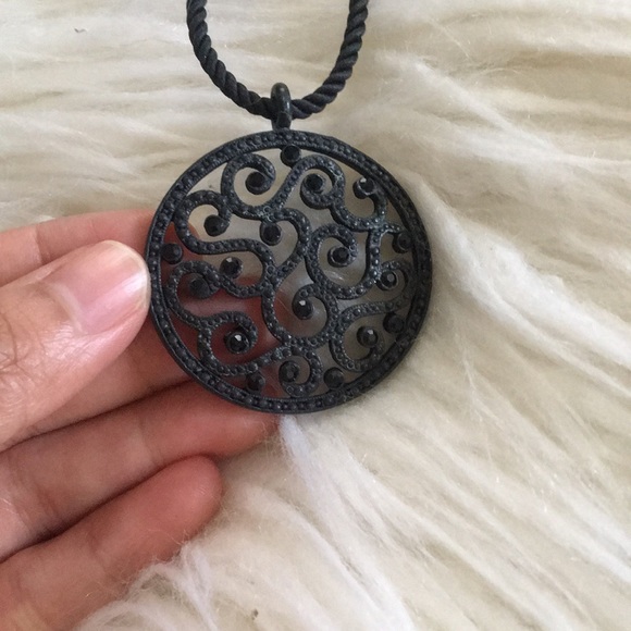 🌸 5 for $30 Express Earrings and necklace set - Picture 4 of 6